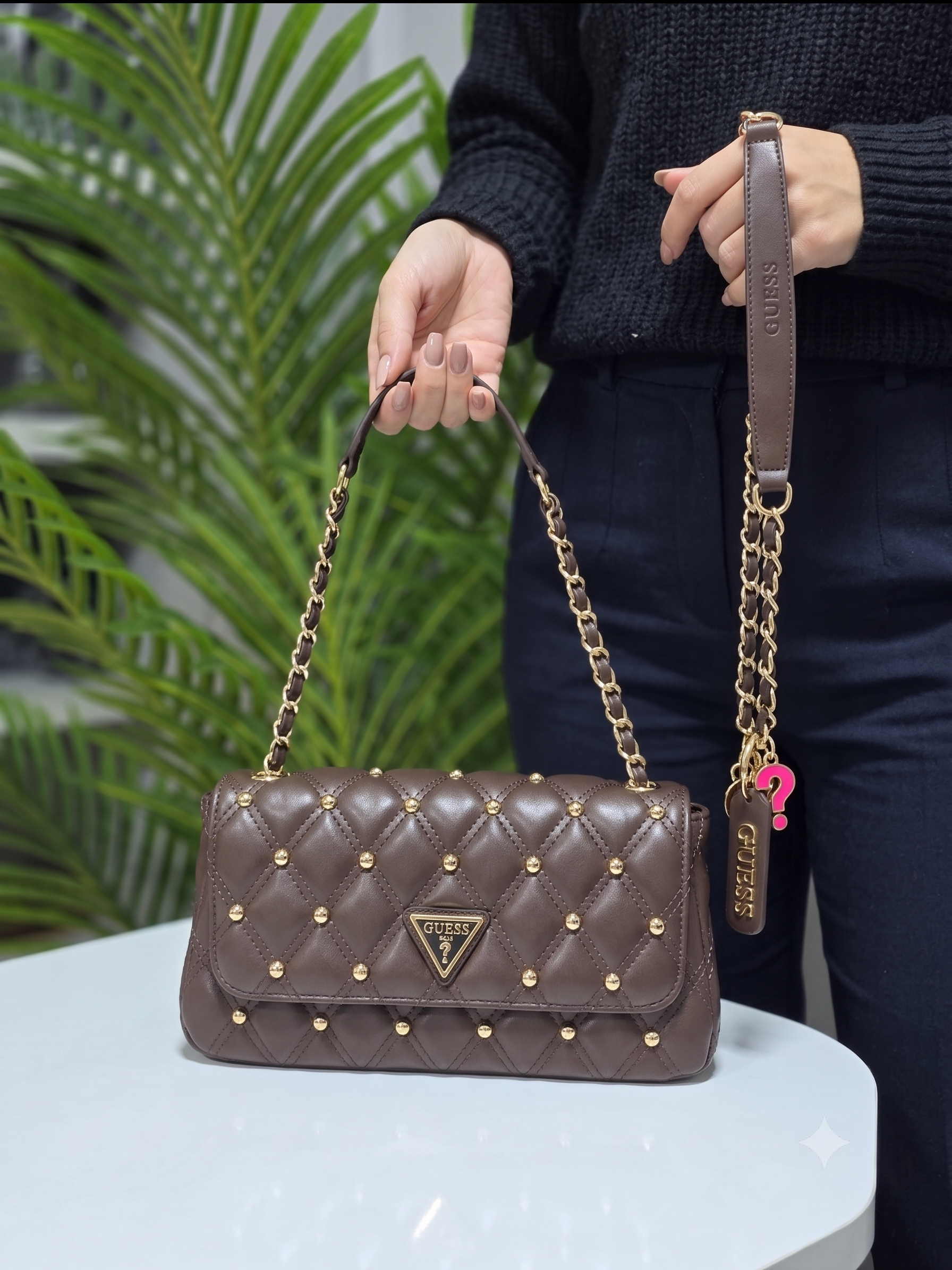 Guess Stella Kahverengi Kapitoneli Zımbalı Çapraz Çanta