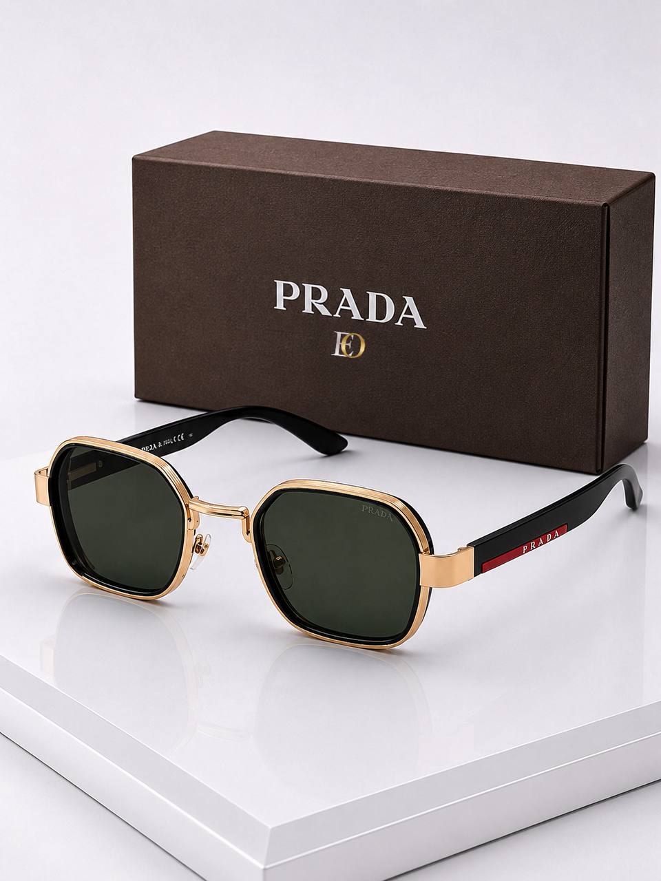 Prada Altın ve Siyah Çerçeveli Kırmızı Detaylı Yeşil Camlı Lüks Geometrik Güneş Gözlüğü