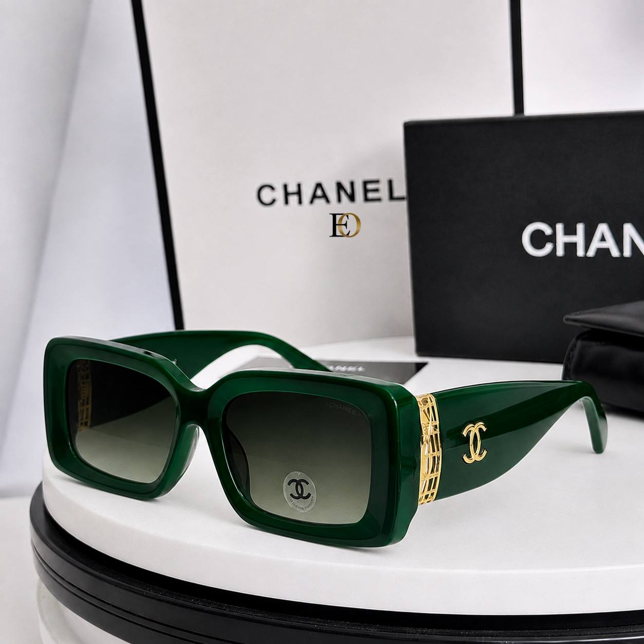 Chanel Koyu Yeşil Kalın Dikdörtgen Çerçeveli Altın Detaylı Degrade Güneş Gözlüğü
